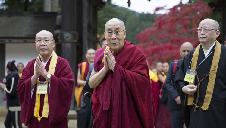 高野山金剛峰寺に到着されたダライ・ラマ法王。2016年11月14日（撮影：ジグメ&チョペル）