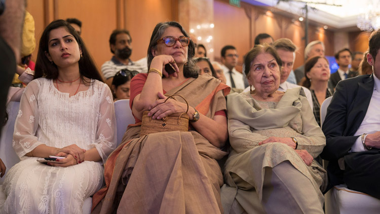 インディアン・エクスプレス紙の番組『アッダ』の収録会場でダライ・ラマ法王の講演を聞く聴衆。2017年5月24日、インド、ニューデリー（撮影：テンジン・チュンジョル / 法王庁）