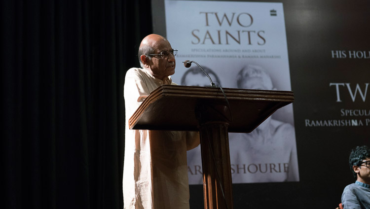 『Two Saints』の出版発表会でスピーチをする元インド外務次官シュヤム・サラン氏。2017年5月25日、インド、ニューデリー（撮影：テンジン・チョンジョル / 法王庁）　