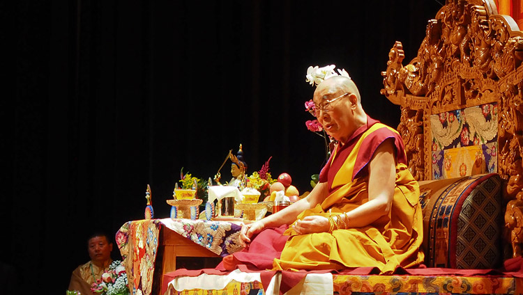 チベット人会の人々との会見で、集まった人々に向けてお話をされるダライ・ラマ法王。2017年6月24日、アメリカ、ミネソタ州ミネアポリス（撮影：ジェレミー・ラッセル / 法王庁）