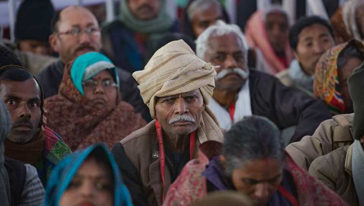 インド人仏教徒主催の法話会で、ダライ・ラマ法王のお話に耳を傾ける聴衆。2018年1月5日、インド、ビハール州ブッダガヤ（撮影：ロブサン・ツェリン / 法王庁）