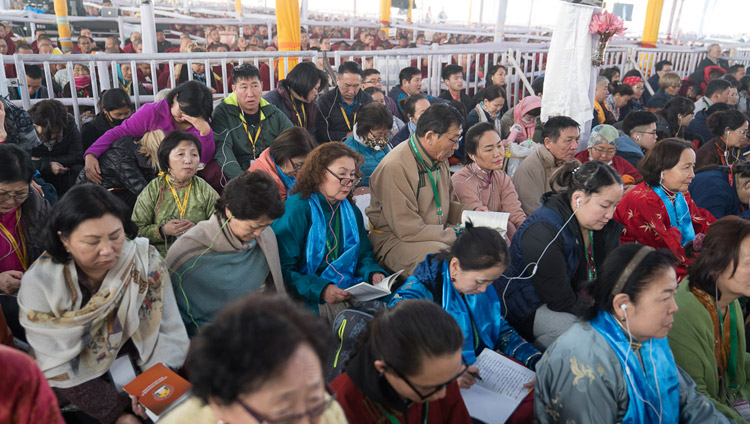 ダライ・ラマ法王の法話会に参加した3万人に含まれるモンゴルの人々。2018年1月14日、インド、ビハール州ブッダガヤ（撮影：ロブサン・ツェリン / 法王庁）