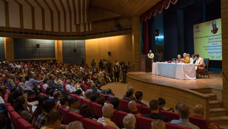ダライ・ラマ法王の講演会場となったネルー記念図書館内にあるオーディトリウムの情景。2018年4月22日、インド、ニューデリー（撮影：テンジン・チュンジョル / 法王庁）