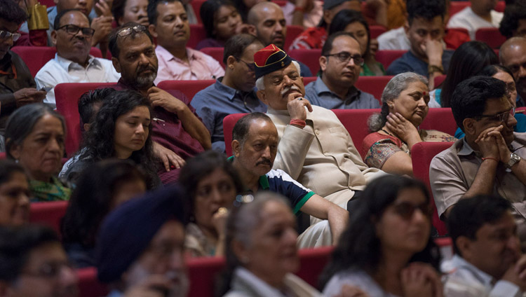 ネルー記念図書館内のオーディトリウムでダライ・ラマ法王のご講演に聴き入る300名を越える人々。2018年4月22日、インド、ニューデリー（撮影：テンジン・チュンジョル / 法王庁）