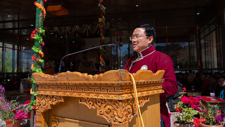 ダライ・ラマ法王83歳の祝賀式典でスピーチをするタワン財団のマリン・ゴンボ理事長。2018年7月6日、インド、ジャンムー・カシミール州ラダック地方レー（撮影：テンジン・チュンジョル / 法王庁）