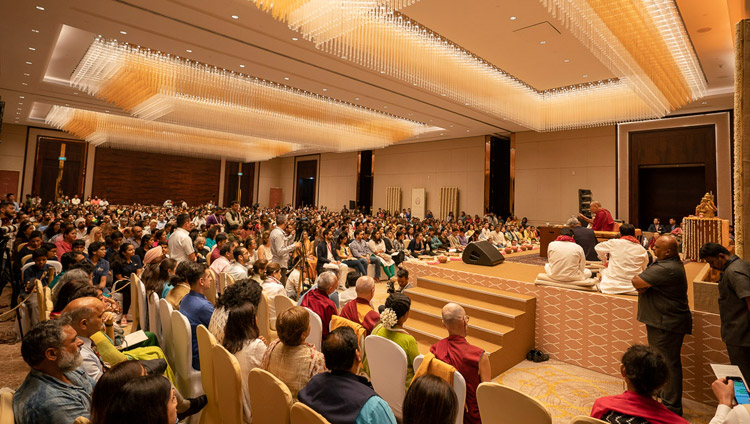 ダライ・ラマ法王の講演会が行われたコンラッドホテルの会場の様子。2018年8月11日、インド、カルナータカ州バンガロール（撮影：テンジン・チュンジョル / 法王庁）