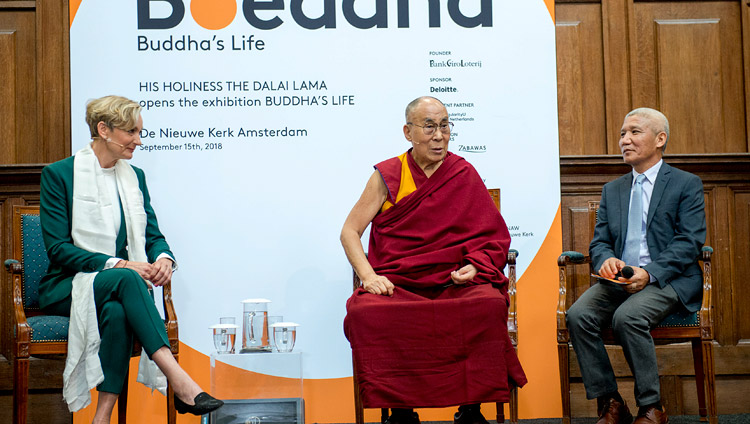 ニーウェ・ケルクで記者会見に臨まれるダライ・ラマ法王。2018年9月15日、オランダ、アムステルダム（撮影：ユルイェン・ヨンカース）