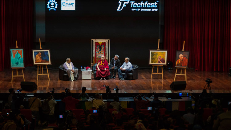 ダライ・ラマ法王の講演会が行われた会場の情景。2018年12月14日、インド、ムンバイ（撮影：ロブサン・ツェリン / 法王庁）