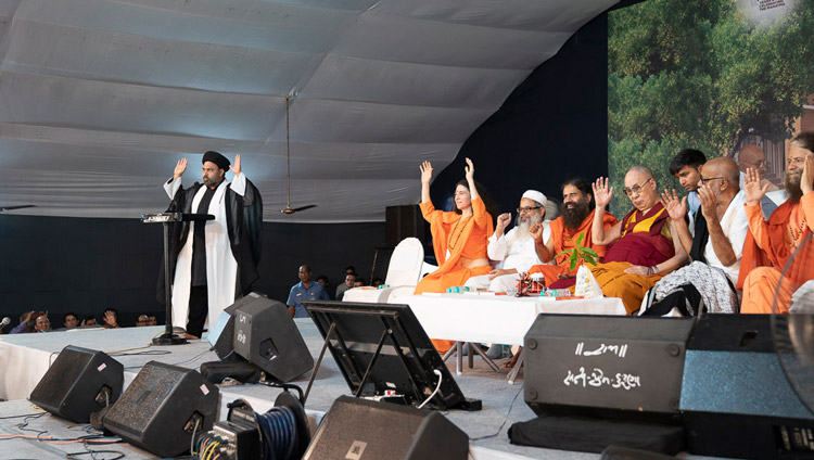 スピーチを行うイスラム教シーア派のマウラナ・コカブ・ムハッラム氏。2019年9月25日、インド、ニューデリー（写真：テンジン・チュンジョル / 法王庁）
