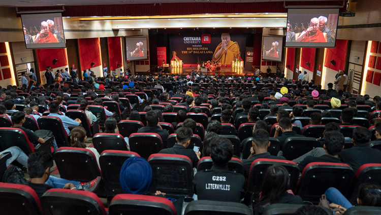 「教育における普遍的倫理の必要性」と題するダライ・ラマ法王のご講演中の会場の情景。2019年10月14日（撮影：テンジン・チュンジョル / 法王庁）