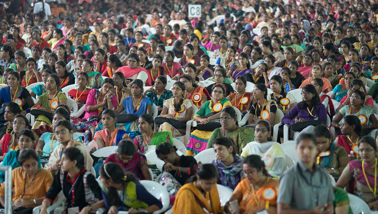 インド初の女性国会の発足記念式典に集まった1万人を超える参加者。2017年2月10日、インド、アーンドラ・プラデーシュ州 アマラーヴァティー（撮影：テンジン・チュンジョル / 法王庁）
