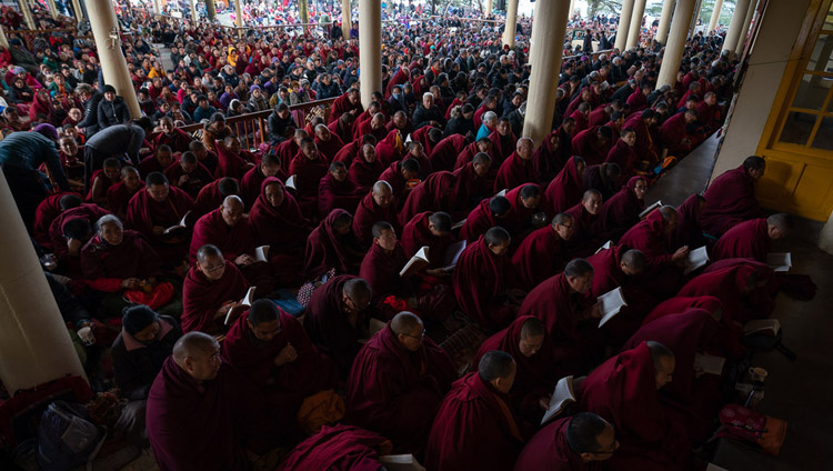 ダライ・ラマ法王の3日目の法話会に参加した7,000人を超える人々。2019年2月22日、インド、ヒマーチャル・プラデーシュ州ダラムサラ（撮影：テンジン・チュンジョル / 法王庁）