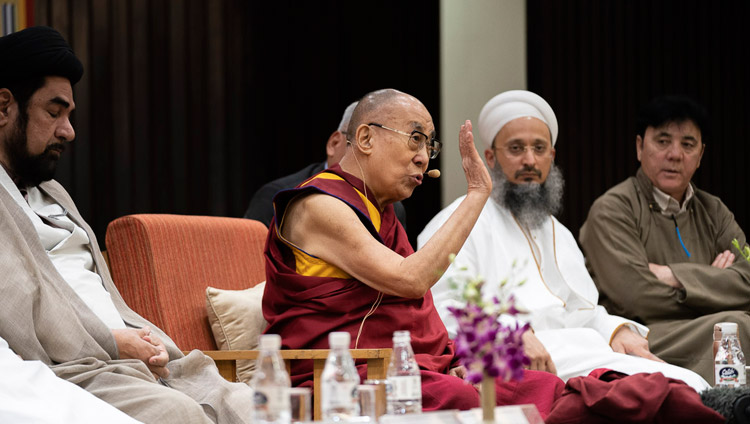 「イスラム教世界の多様性を称賛する会議」でお話をされるダライ・ラマ法王。2019年6月15日、インド、ニューデリー（撮影：テンジン・チュンジョル / 法王庁）