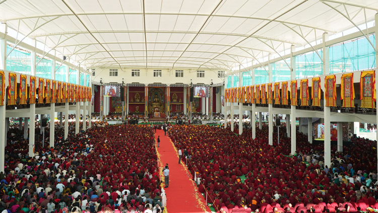デプン僧院に新設された問答広場の全景。2019年12月14日インド、カルナータカ州ムンゴット（撮影：ロブサン・ツェリン / 法王庁）