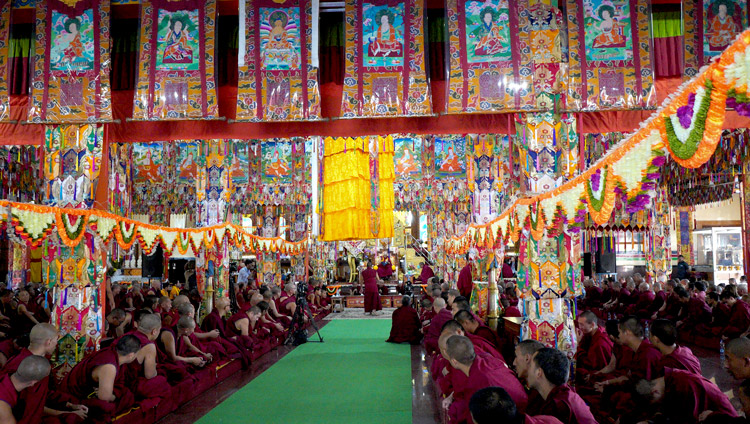 ダライ・ラマ法王ご出席のもとで問答が行われたガンデン僧院の様子。2019年12月19日、インド、カルナータカ州ムンゴット（撮影：ロブサン・ツェリン / 法王庁）