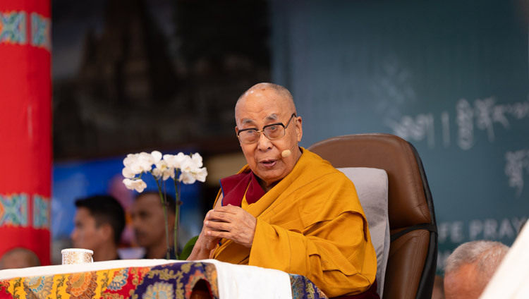 参加者に向け、話をされるダライ・ラマ法王。2025年9月20日、インド、ヒマーチャル・プラデーシュ州ダラムサラ（撮影：テンジン・チュンジョル / 法王庁）