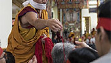 東南アジアグループ主催の法話会最終日 − 観音菩薩の灌頂