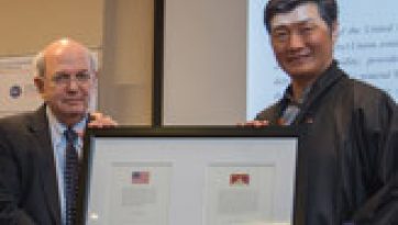 オバマ大統領と会談後、全米民主主義基金の会合にご参列