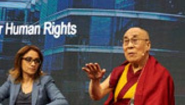 「人類はひとつ」－ 討論会でご講演