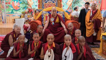 ドゥジョム尼僧院の竣工式とイドガー・モスクご訪問