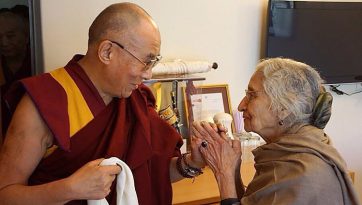 シュリマティ・カピラ・ヴァツヤヤン氏の逝去に哀悼の意を表明