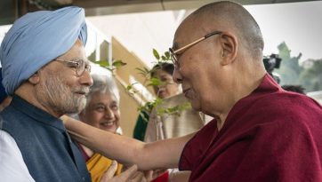 ダライ・ラマ法王、印シン前首相の早期回復を祈念