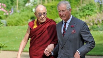 英国王チャールズ3世を祝福