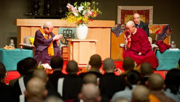 高野山特別法話「ダライ・ラマ法王、青年僧と語る」