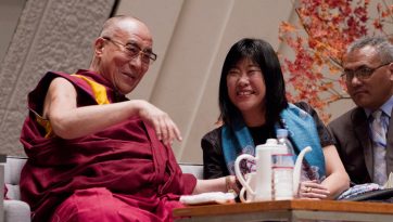 「世界を自由にするための方法 ～宗教家と芸術家の視点から～」