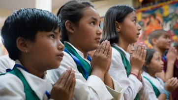 チベット人の若者たちへの法話
