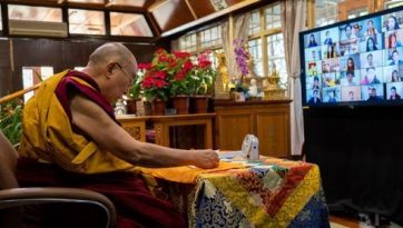 『心を訓練する八つの教え』『三十七の菩薩の実践』法話会