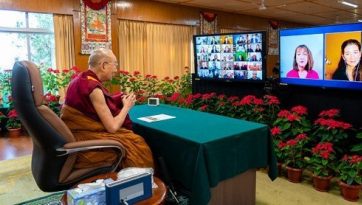 危機の時代に希望、勇気、思いやりを受け入れる