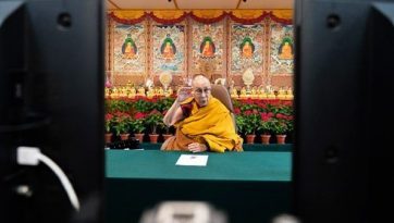 慈悲の心と智慧で困難に挑戦する