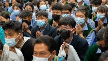 チベット人の若者たちへの法話会